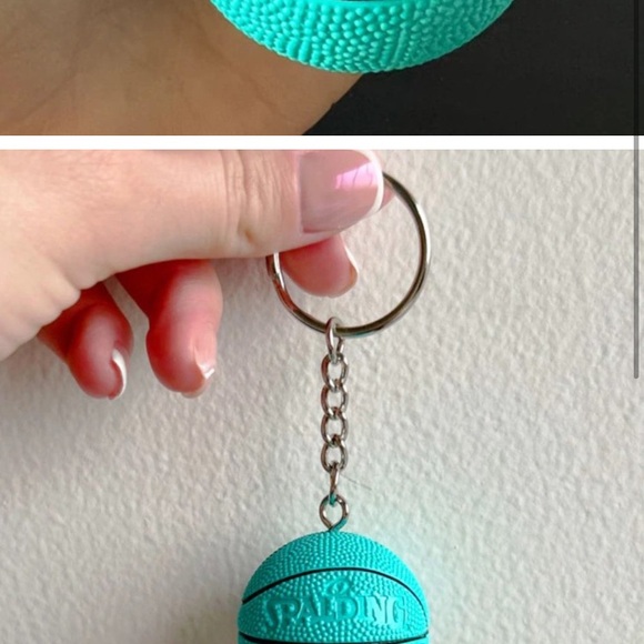 TIFF + CO INSPIRED MINI SPALDING BASKETBALL KEYRING - Picture 3 of 6